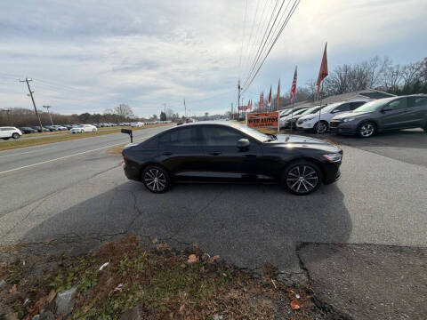 2022 Volvo S60 B5 Momentum