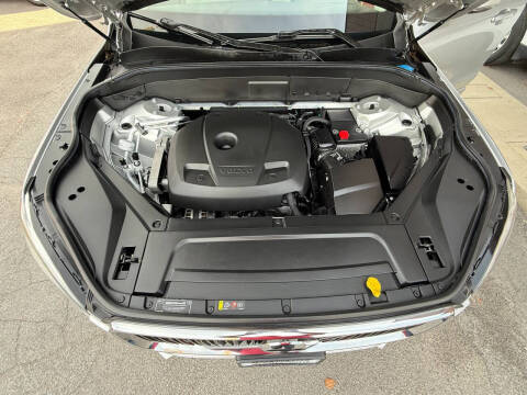 2017 Volvo XC90 T6 Momentum