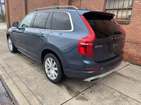 2018 Volvo XC90 T6 Momentum