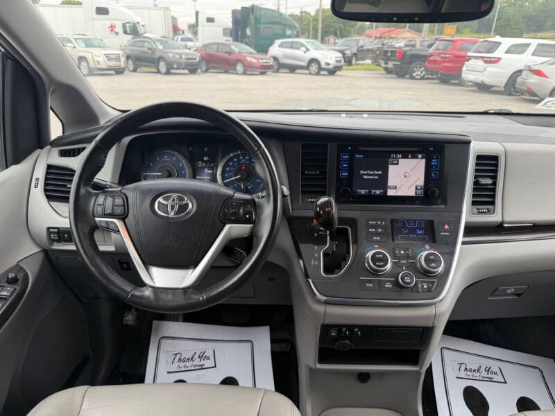 2017 Toyota Sienna XLE 8-Passenger