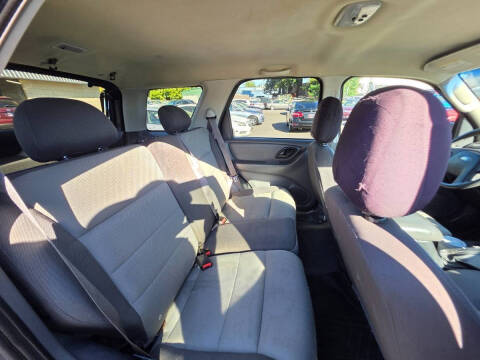 2005 Ford Escape XLS