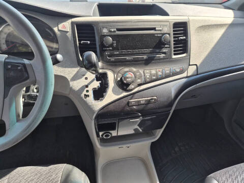 2011 Toyota Sienna SE 8-Passenger