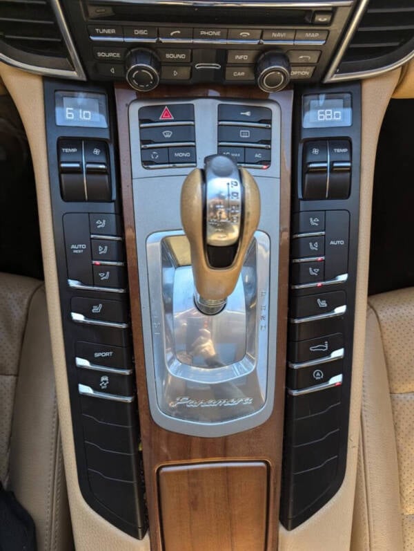 2011 Porsche Panamera Base photo 18