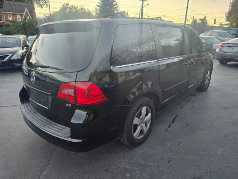 2011 Volkswagen Routan SE