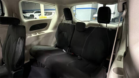 2022 Chrysler Voyager LX