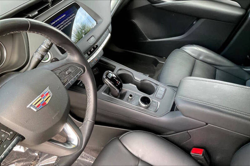 2023 Cadillac XT4 Premium Luxury