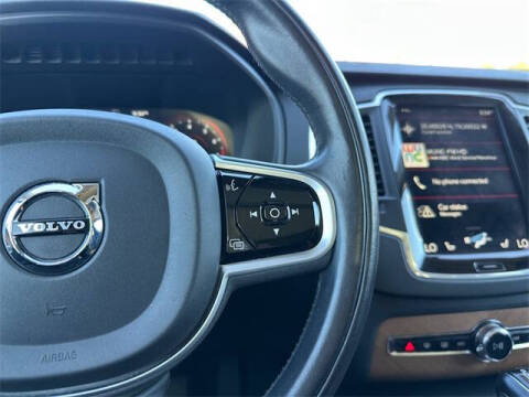 2021 Volvo XC90 T6 Momentum 7-Passenger