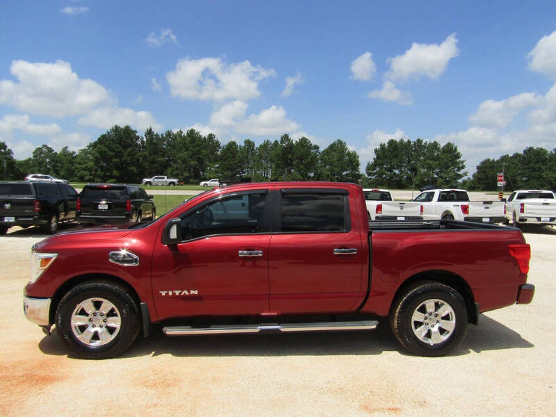 2017 Nissan Titan SV