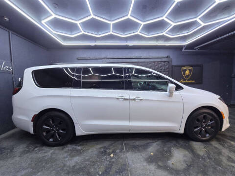 2019 Chrysler Pacifica Hybrid Touring L 35th Anniversary