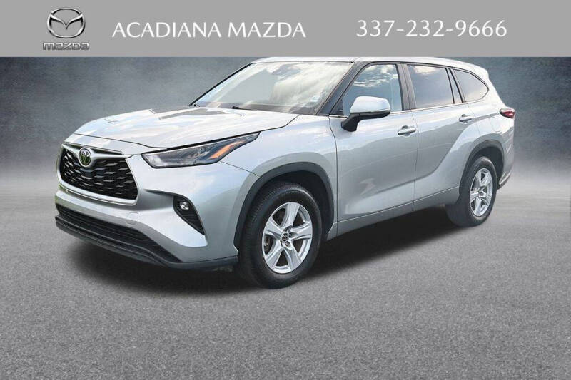 2023 Toyota Highlander LE's photo