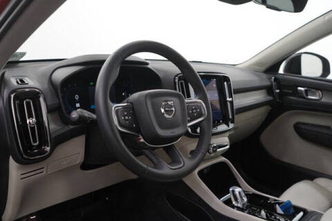 2023 Volvo XC40 B5 Ultimate Dark Theme