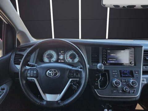 2020 Toyota Sienna SE Premium 8-Passenger