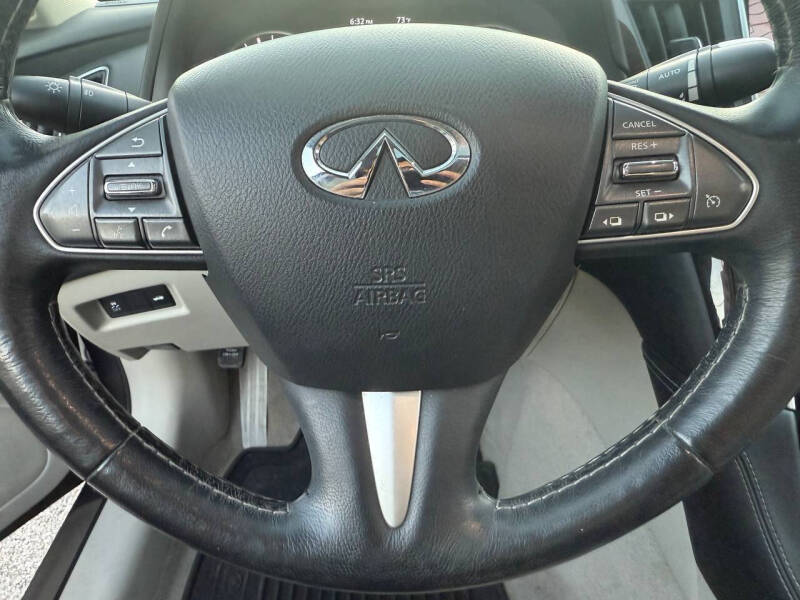 2017 Infiniti Q50 Hybrid Premium