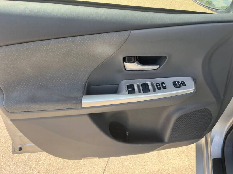2012 Toyota Prius v Two