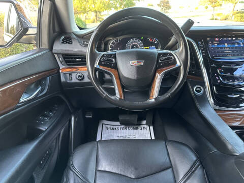 2016 Cadillac Escalade Luxury Collection