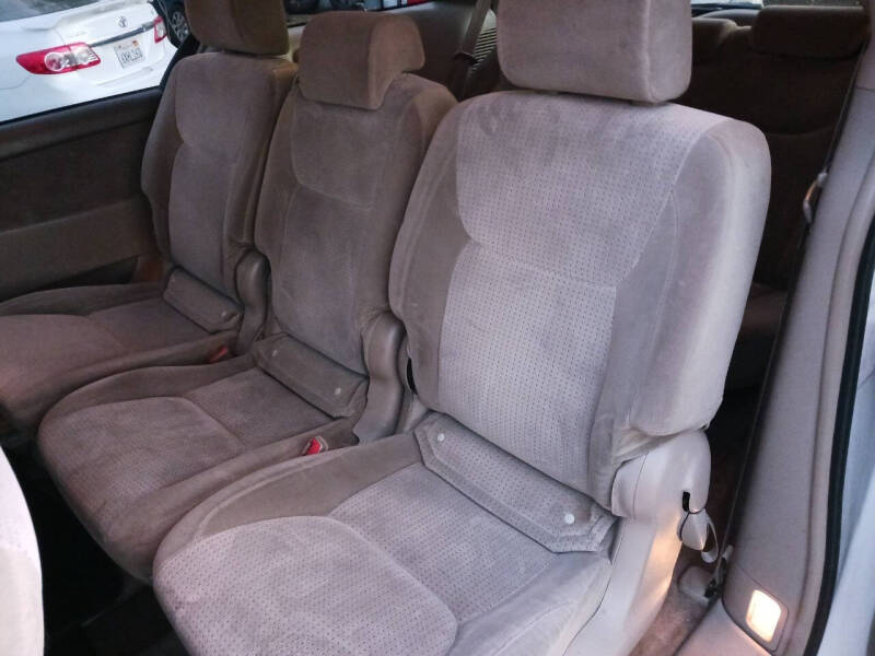 2008 Toyota Sienna LE photo 13