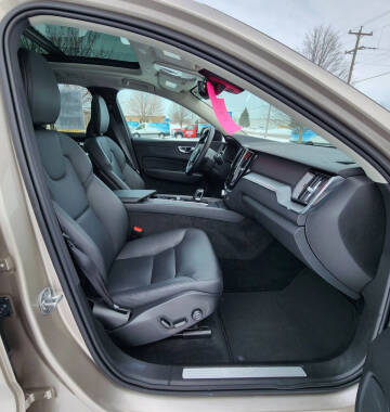 2025 Volvo XC60 B5 Core Dark Theme