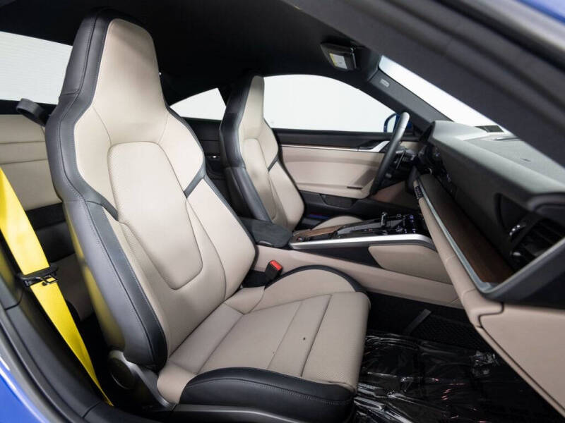 2025 Porsche 911 Carrera