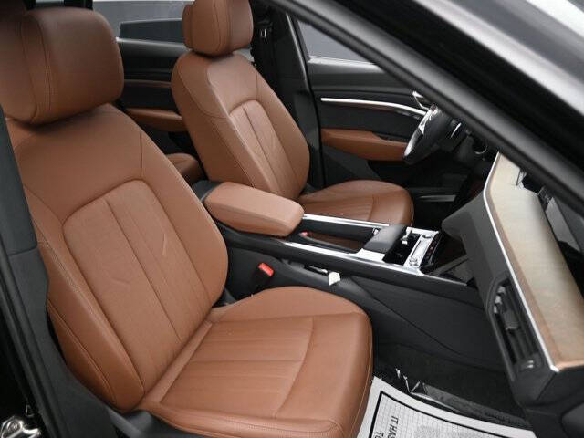 2024 Audi Q8 e-tron quattro Premium Plus