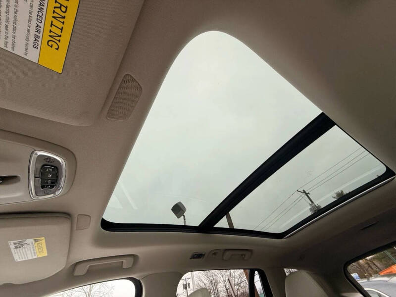 2020 Volvo XC90 T6 Momentum 6-Passenger