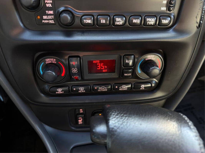 2004 Pontiac Bonneville SE