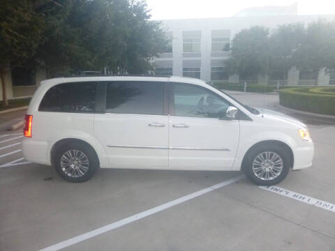 2013 Chrysler Town and Country Touring-L