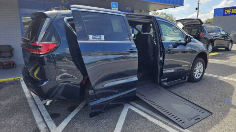 2025 Chrysler Pacifica Select