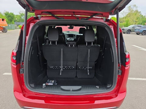 2027 Chrysler Pacifica Select