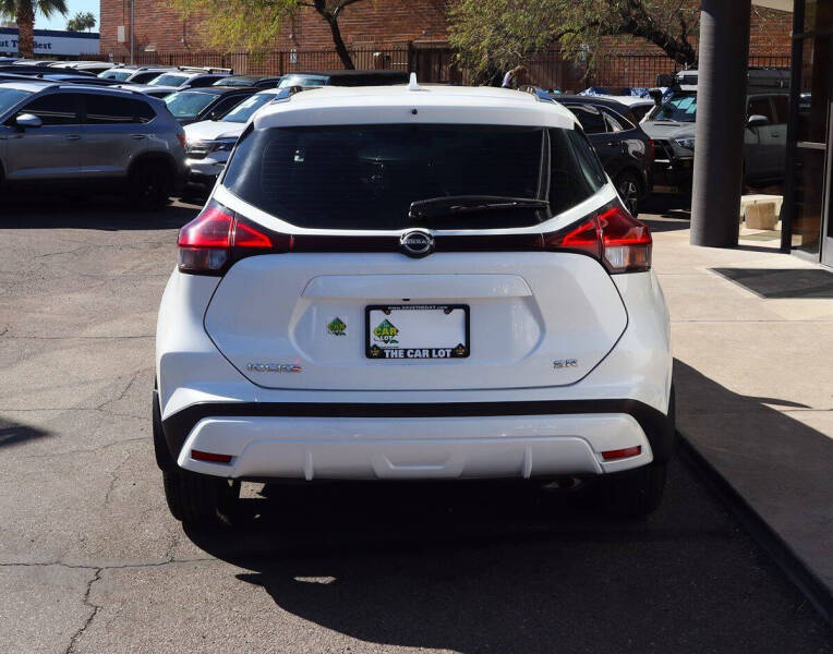 2023 Nissan Kicks SR