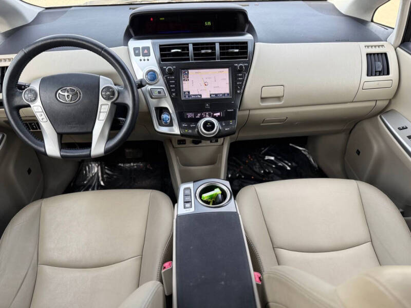 2014 Toyota Prius v Five