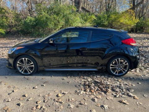 2014 Hyundai Veloster for sale at The Car Mart in Milford IN