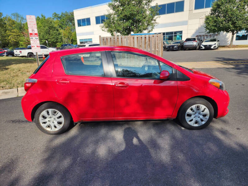 2012 Toyota Yaris 5-Door LE