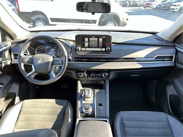 2024 Mitsubishi Outlander SE