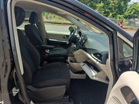 2022 Chrysler Voyager LX