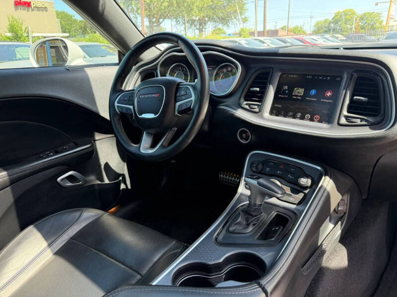 2015 Dodge Challenger SXT Plus