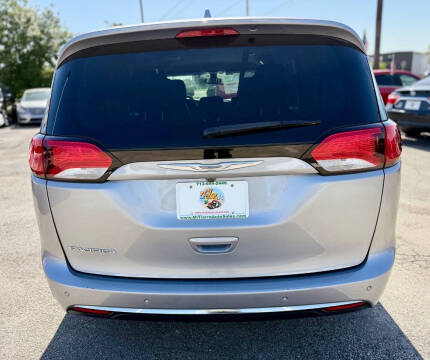 2017 Chrysler Pacifica Touring-L Plus