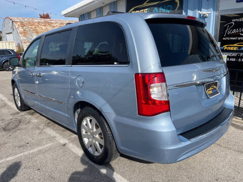 2016 Chrysler Town and Country Touring
