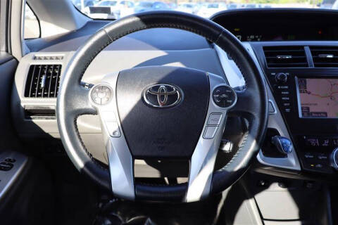 2014 Toyota Prius v Five