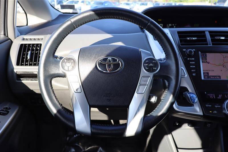 2014 Toyota Prius v Five