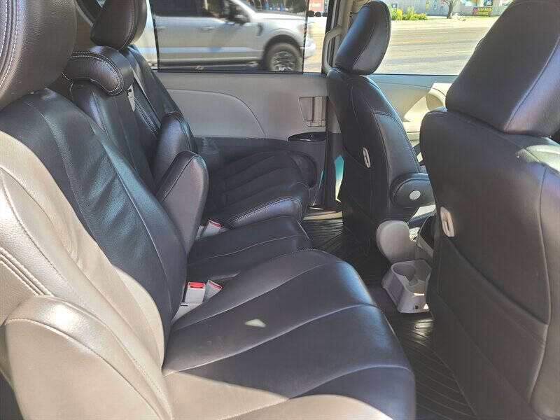 2013 Toyota Sienna LE 8-Passenger