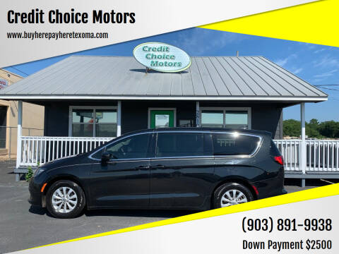 2017 Chrysler Pacifica for sale at Credit Choice Motors in Sherman TX
