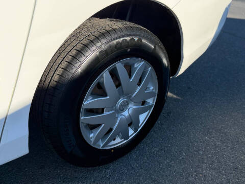 2005 Toyota Sienna LE 7 Passenger