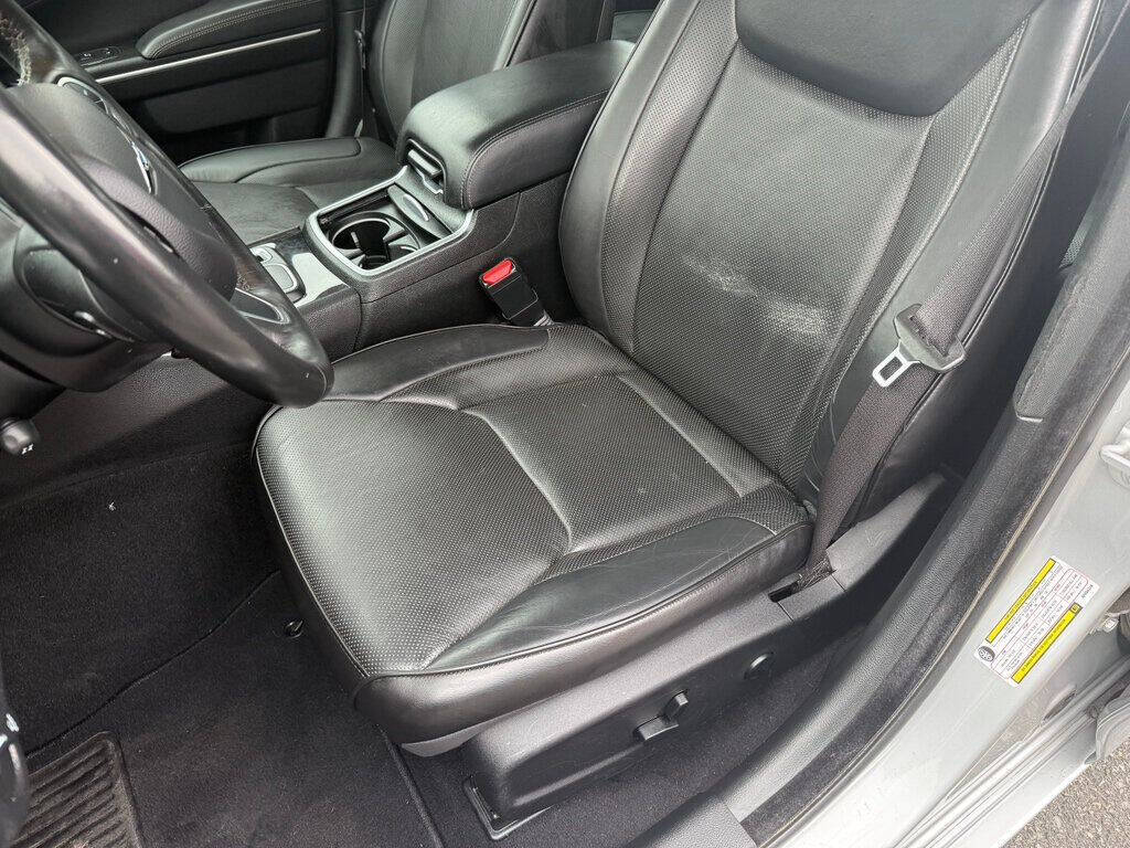 2019 Chrysler 300 21