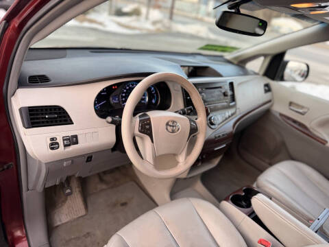 2014 Toyota Sienna XLE 7-Passenger