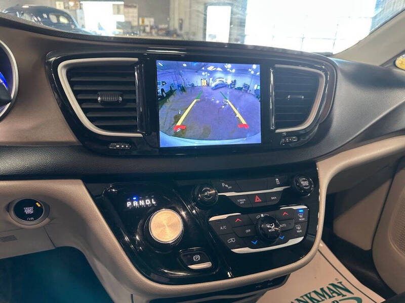 2017 Chrysler Pacifica Touring-L