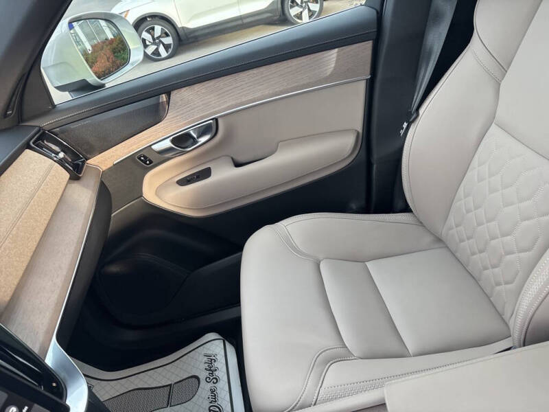 2025 Volvo XC90 B6 Plus Bright Theme 7P