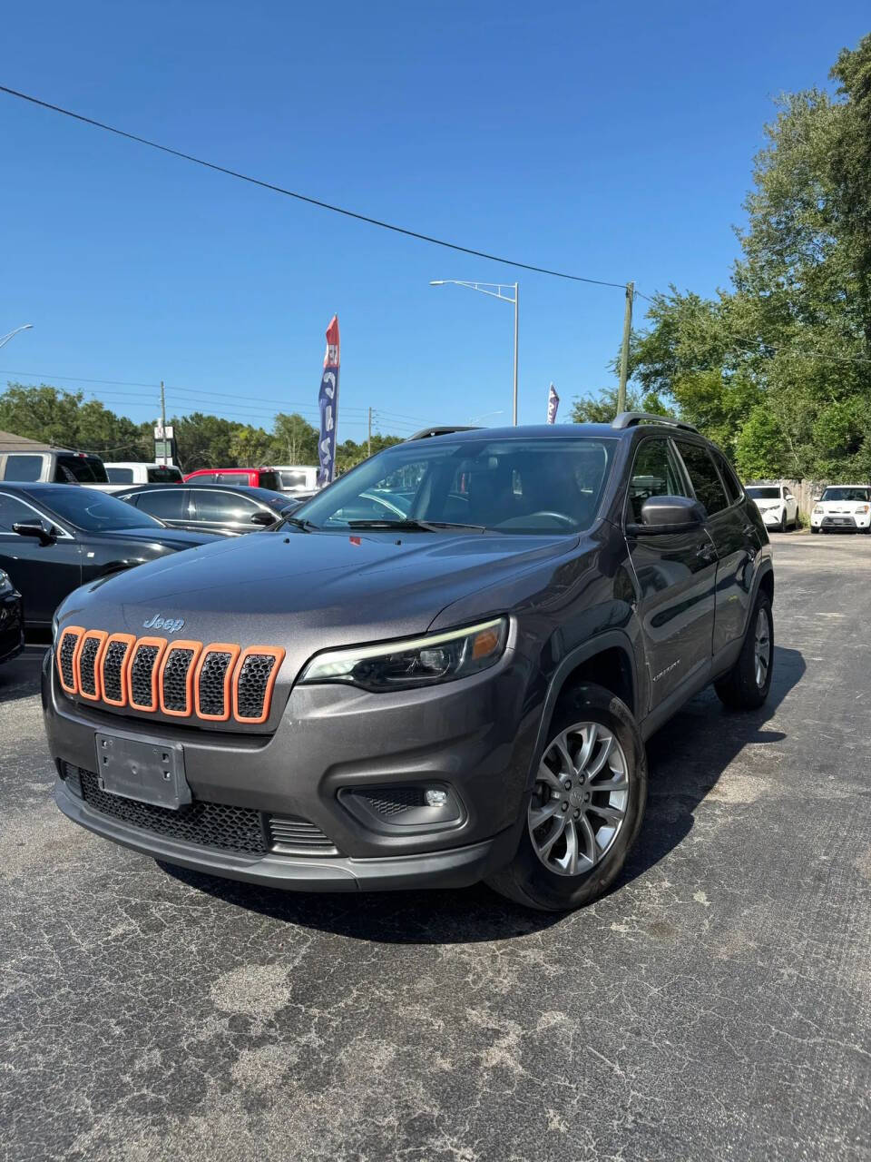 Gray 2019 Jeep Cherokee Latitude Plus 4x4 Latitude Plus 4dr SUV 1