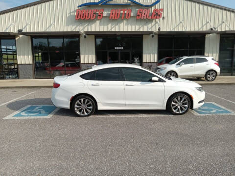 2016 Chrysler 200 for sale at DOUG'S AUTO SALES INC in Pleasant View TN
