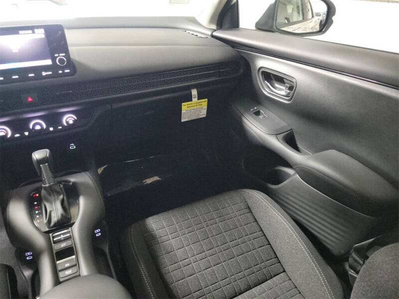 2025 Honda HR-V LX