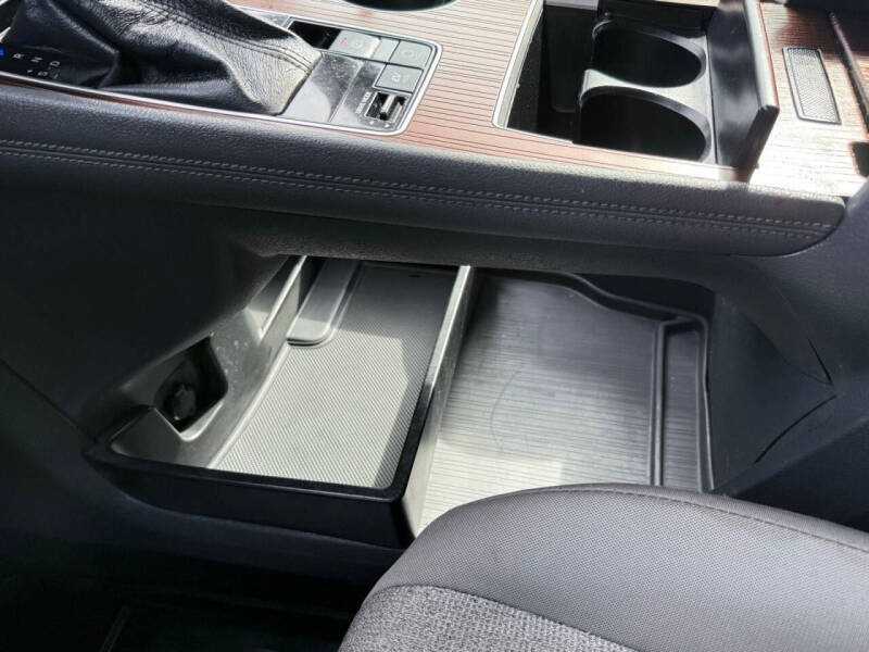 2022 Toyota Sienna LE 8-Passenger